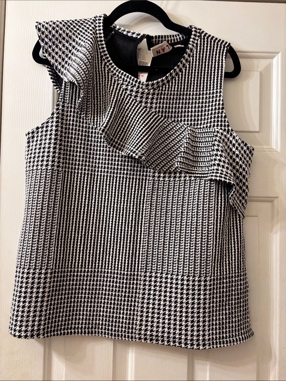 Dolan Black & White Houndstooth Ruffle Sleeveless Camisole L NWT